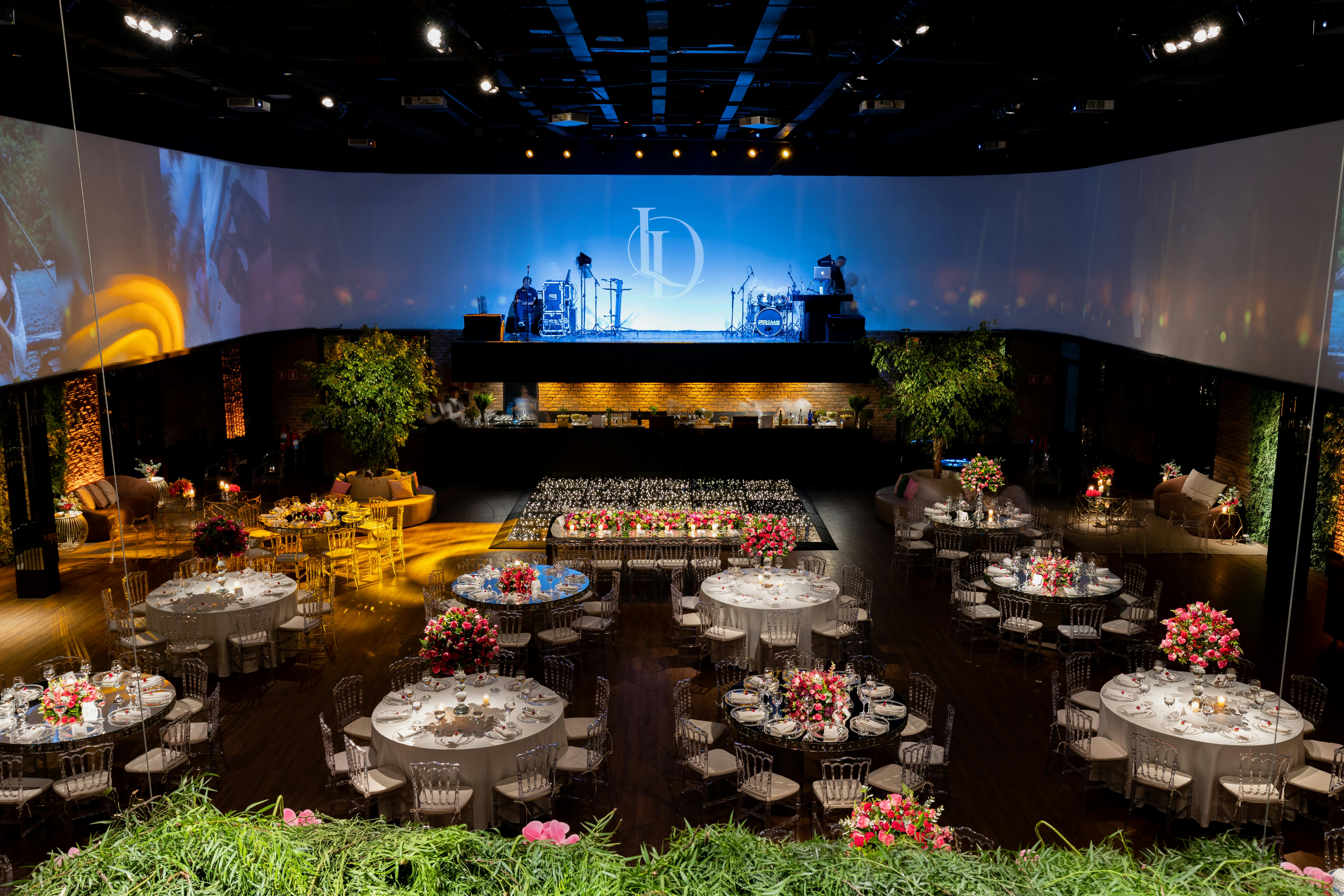 Conference and gala dinner event management setup