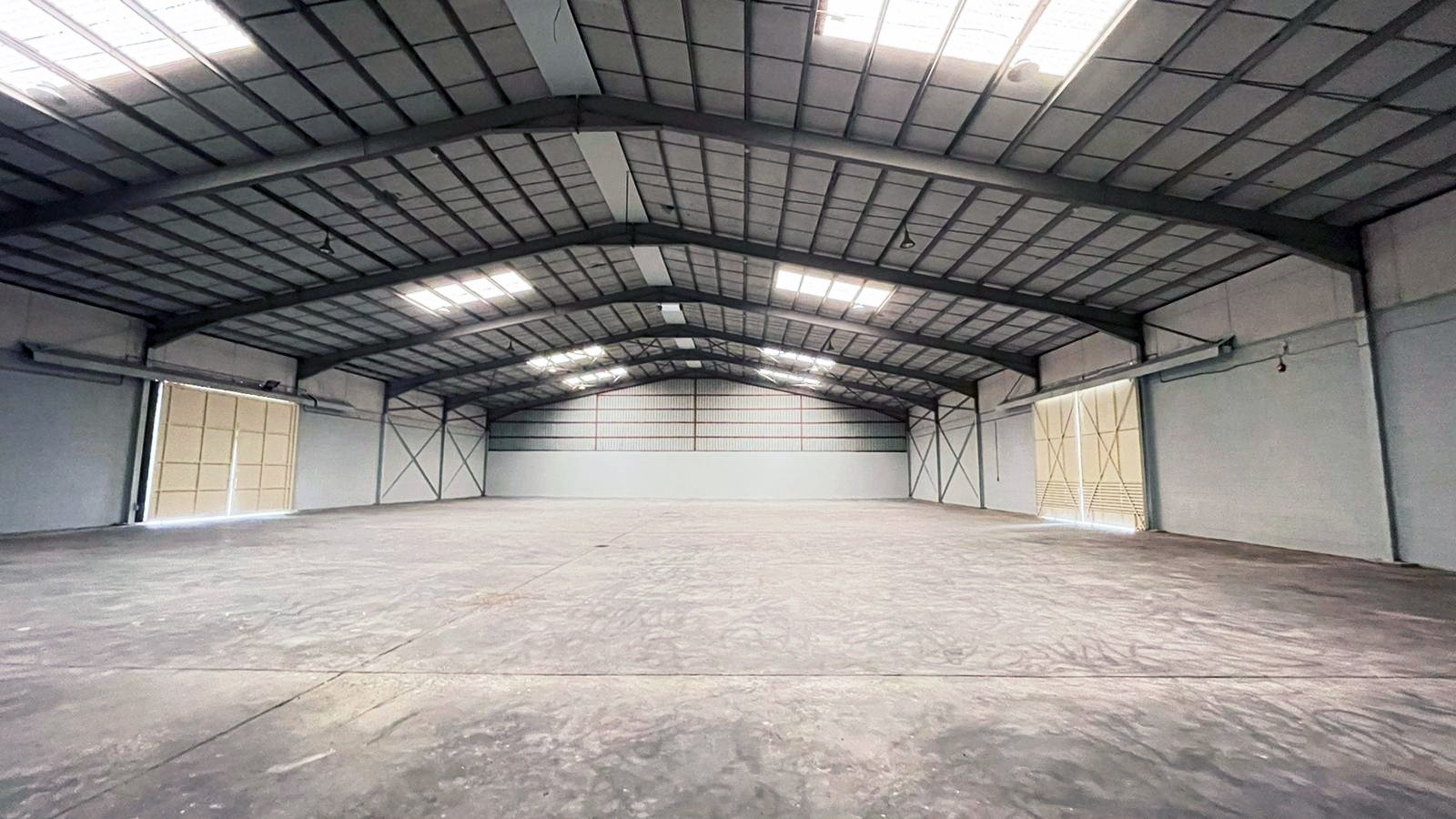 High-clearance warehouse interior in Bahrain